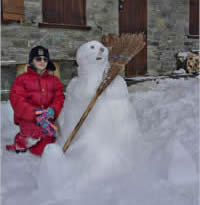 Federico e il pupazzo di neve.