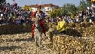 Nel Palio degli Asini e Giostra delle Cento Torri la città rievoca, ogni prima domenica di ottobre, il suo prospero passato medioevale. Il Palio segna l'inizio della Fiera internazionale del tartufo bianco di Alba.