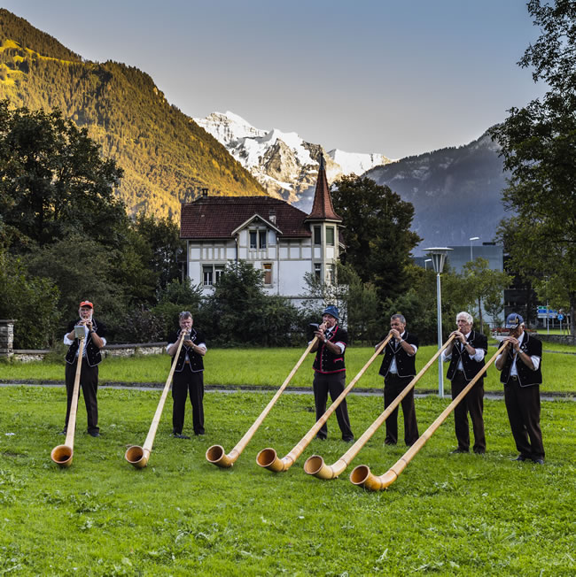 Suonatori di corno svizzero a Interlaken