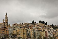 La città vecchia vista dal lungomare.