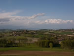 Piemonte. Le colline del Monferrato astigiano fotografate dapprima senza filtro polarizzatore, poi utilizzando un polarizzatore circolare (Phase One 645DF con dorso Phase One P45+; obiettivo Schneider Kreuznach LS 80mm f/2,8).